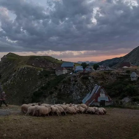 Letnja Basta Casa de hóspedes Lukomir
